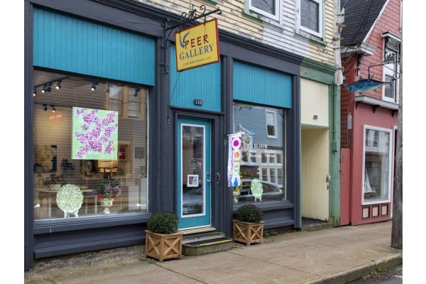 Peer Gallery